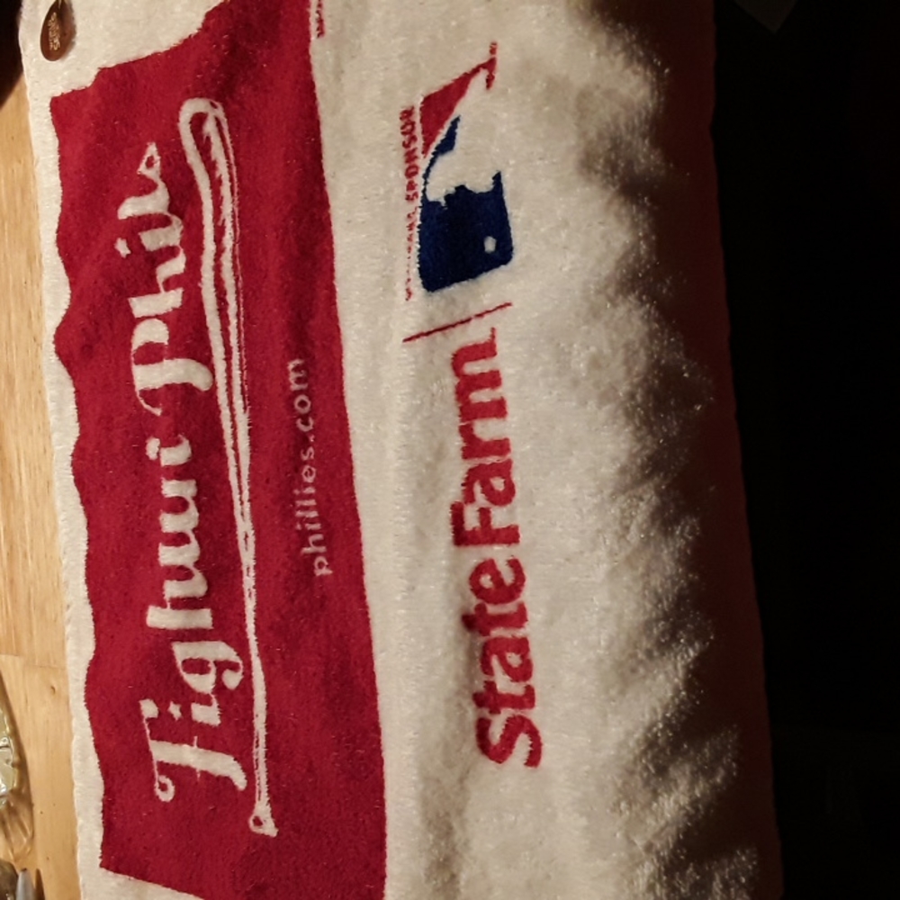 Phillies towel